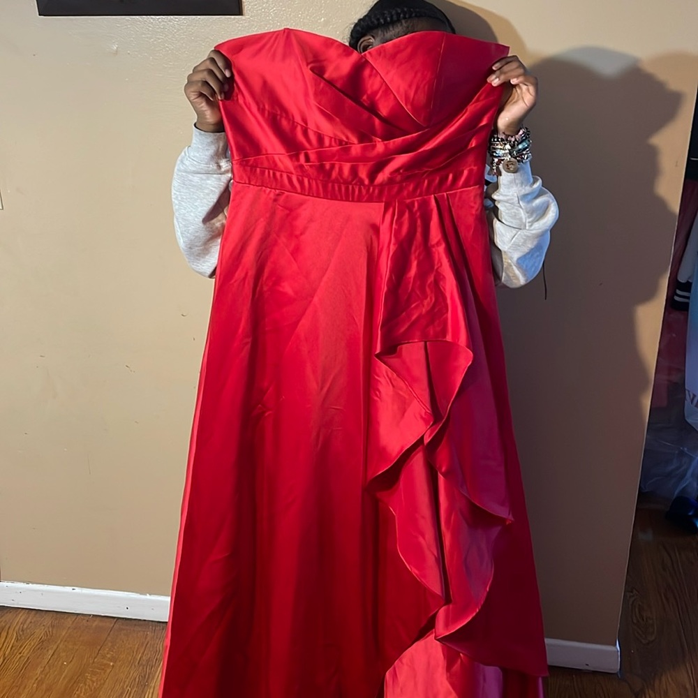 I bought this for my daughter to wear to a sweet sixteen and she didn’t wear it.